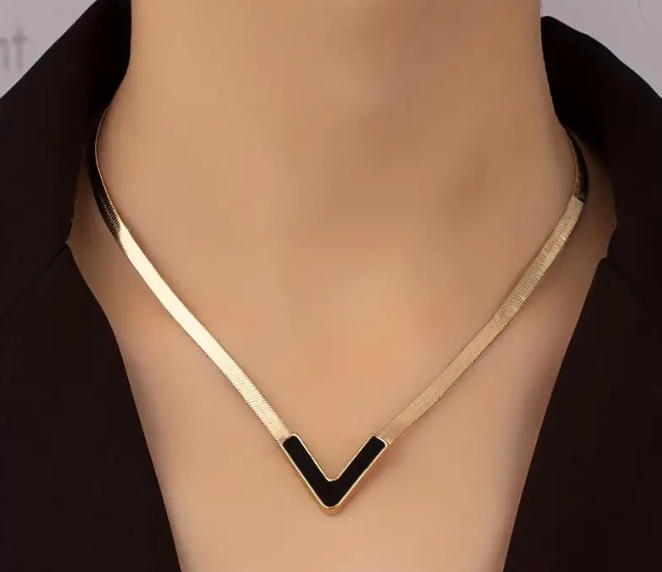18K Gold-Plated Personality V-Shaped Pendant Necklace Simple Style Jewelry Gift Women&
