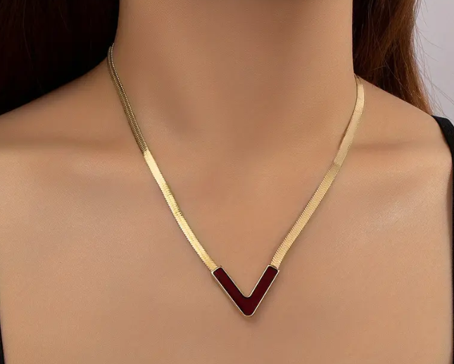 18K Gold-Plated Personality V-Shaped Pendant Necklace Simple Style Jewelry Gift Women&